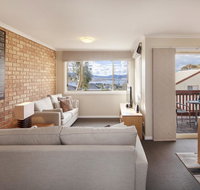 Beloka 9 - Overlooking Lake Jindabyne - Newcastle Accommodation
