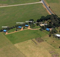 Black Cockatoo Cottages - Newcastle Accommodation