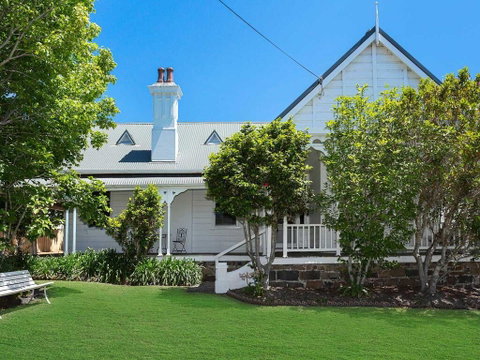Blake House - Iconic Coastal Homestead - Newcastle Accommodation 0