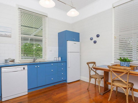 Blake House - Iconic Coastal Homestead - Newcastle Accommodation 3