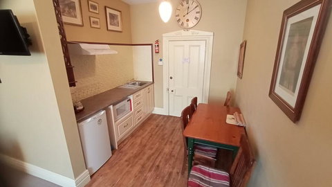 Blakes Manor Self Contained Heritage Accommodation - Newcastle Accommodation 1