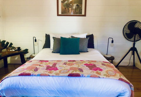 Blue Duck Cottage, Village Comfort, Fireplace - Newcastle Accommodation 0