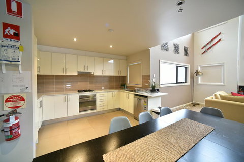 Blues Air 1 - Newcastle Accommodation 2