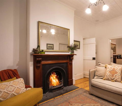 The Retreat In Basket Range - Newcastle Accommodation 1