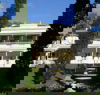 Melbourne City Tour Lifestyle of the Rich and Famous - New Castle Tourism