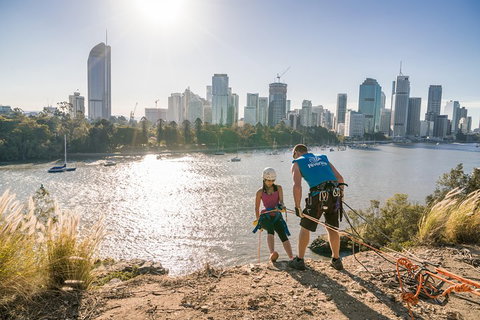 Abseiling The Kangaroo Point Cliffs In Brisbane - Newcastle Accommodation 1