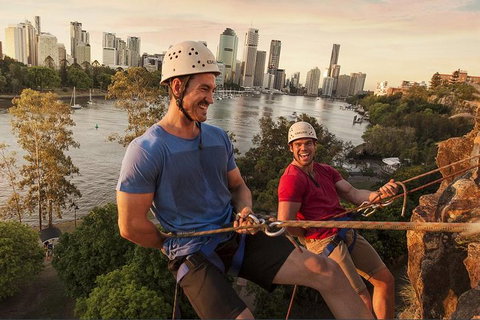 Abseiling The Kangaroo Point Cliffs In Brisbane - Newcastle Accommodation 5