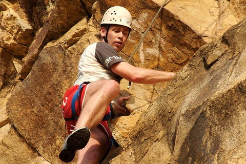 Rock Climbing At The Kangaroo Point Cliffs In Brisbane - Newcastle Accommodation 0