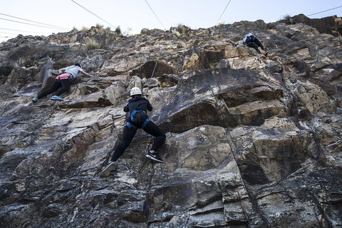 Rock Climbing At The Kangaroo Point Cliffs In Brisbane - Newcastle Accommodation 4