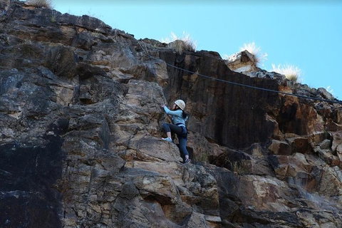 Rock Climbing At The Kangaroo Point Cliffs In Brisbane - Newcastle Accommodation 5
