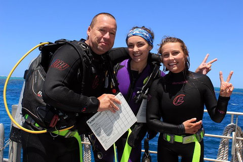 Quicksilver Dive 4 Day PADI Learn To Dive Course - New Castle Tourism 0