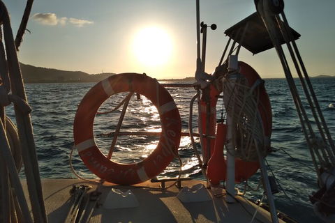 Townsville Small Group Early Morning Sailing Cruise Boat Tour Charter Hire - Newcastle Accommodation 0
