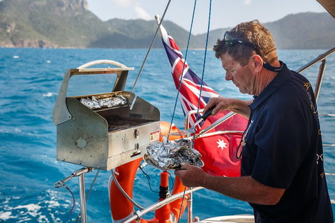 2-Night Cabin Charter Aboard Cruising Yacht Milady - Newcastle Accommodation 5