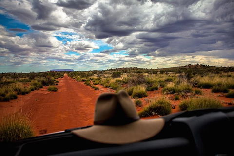 Mount Conner 4WD Small Group Tour From Ayers Rock Including Dinner - Newcastle Accommodation 4